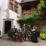 Adrihof A Riquewihr, Cour De L'abbaye D'autrey リクヴィール