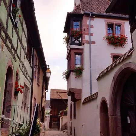 Adrihof A Riquewihr, Cour De L'abbaye D'autrey *