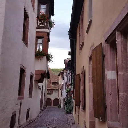 Adrihof A Riquewihr, Cour De L'abbaye D'autrey Riquewihr