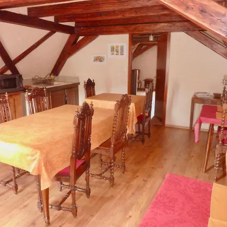 Chambre D'Hotes Adrihof A La Cour De L'Abbaye D'Autrey