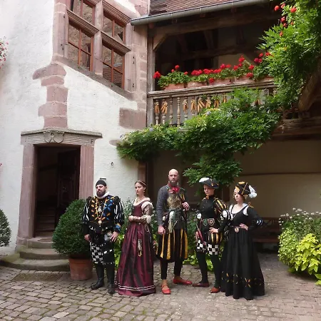 Adrihof A Riquewihr, Cour De L'abbaye D'autrey Ρικβίρ