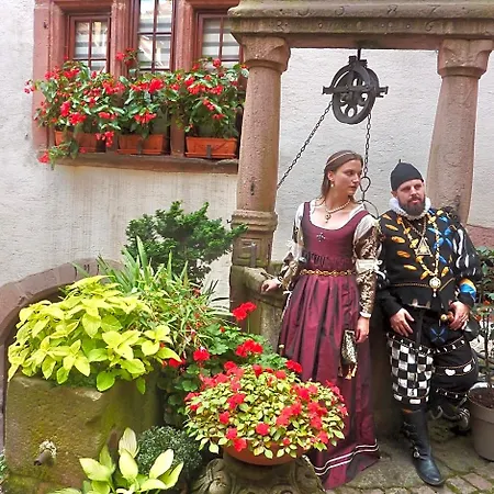 Panzió Adrihof A Riquewihr, Cour De L'abbaye D'autrey 3*