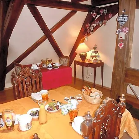 Adrihof A Riquewihr, Cour De L'abbaye D'autrey 3*