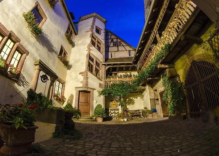 Adrihof A Riquewihr, Cour De L'abbaye D'autrey リクヴィール