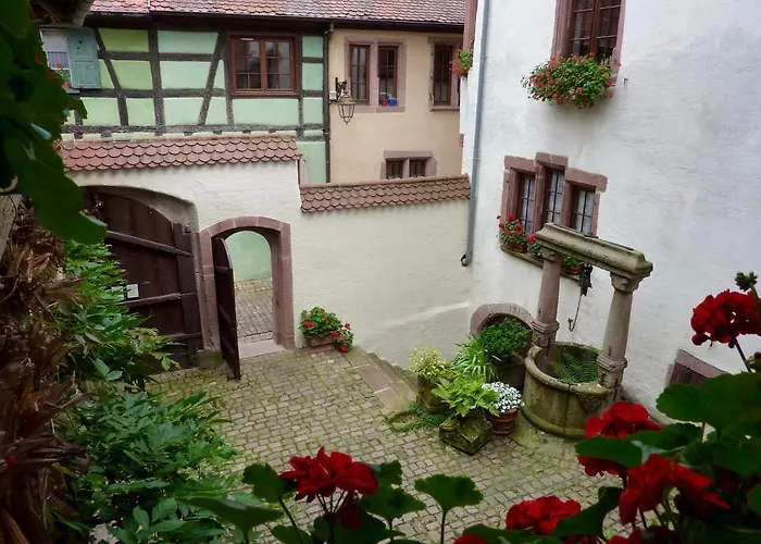 Adrihof A Riquewihr, Cour De L'abbaye D'autrey リクヴィール