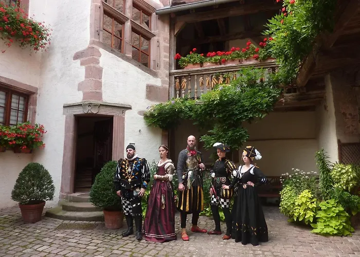 Adrihof A Riquewihr, Cour De L'abbaye D'autrey リクヴィール